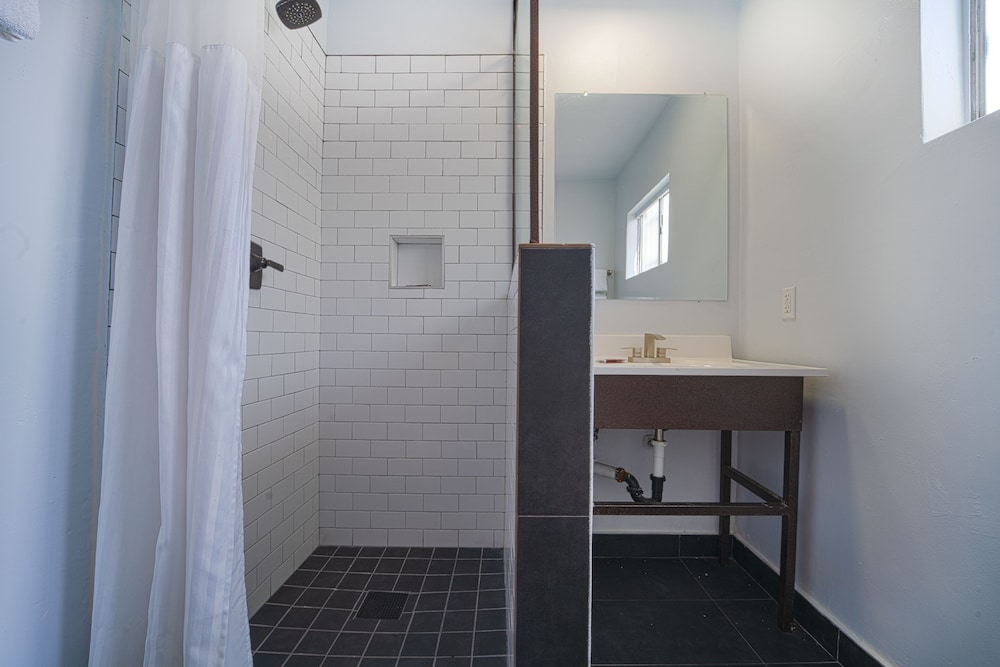rodeway inn and suites north hollywood burbank airpo