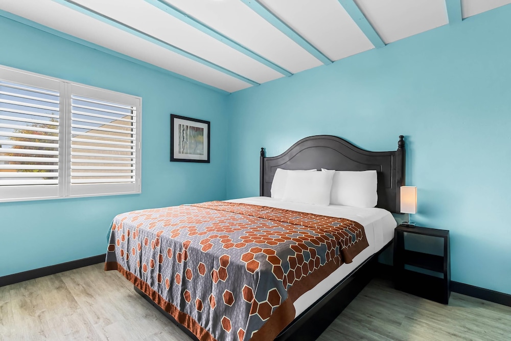 rodeway inn and suites north hollywood burbank airpo