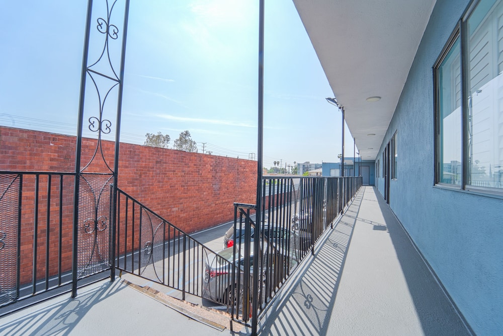 rodeway inn and suites north hollywood burbank airpo