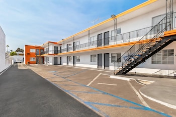 Rodeway Inn & Suites North Hollywood Burbank Airpo,,2 star