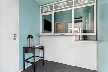 Rodeway Inn & Suites North Hollywood Burbank Airpo,,2 star