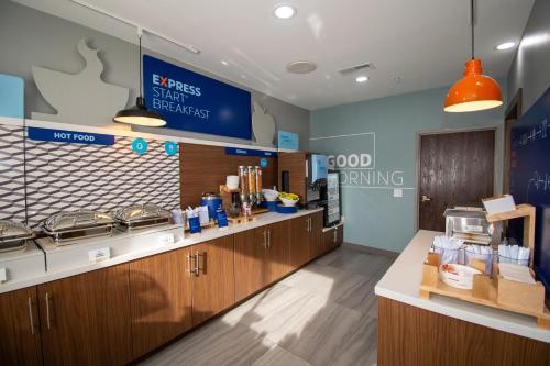 holiday inn express and suites sulphur springs by ihg