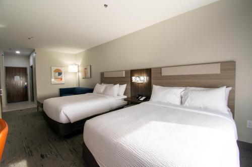 holiday inn express and suites sulphur springs by ihg
