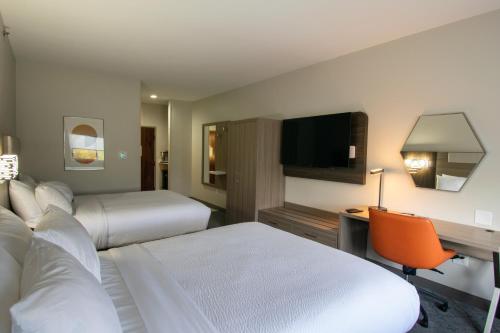 holiday inn express and suites sulphur springs by ihg