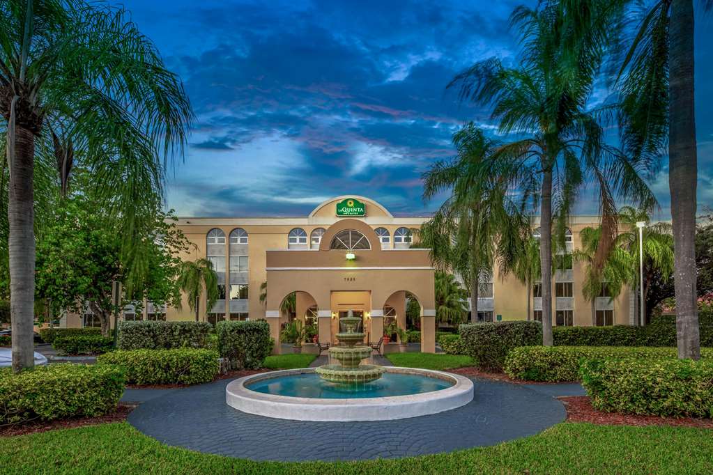la quinta inn and suites by wyndham miami lakes
