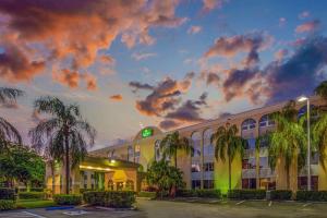 la quinta inn and suites by wyndham miami lakes