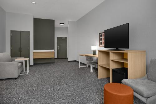 spark by hilton vestal binghamton university area