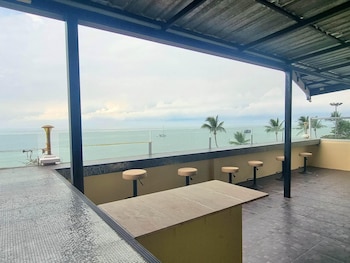 happy jomtien beachfront