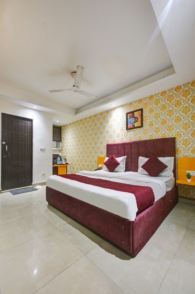 hotel platinum free airport pickup