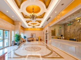 Vienna Hotel Foshan Jihua Road Zhangchai Metro Station,,3 star
