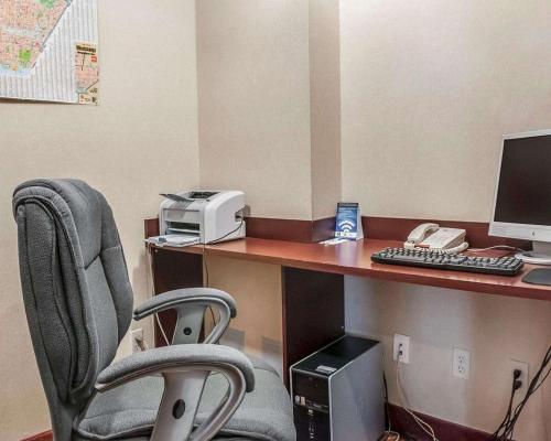 comfort inn mississauga