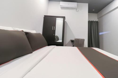 Hotel O Ira Sathyajyothi Comfort,,3 star