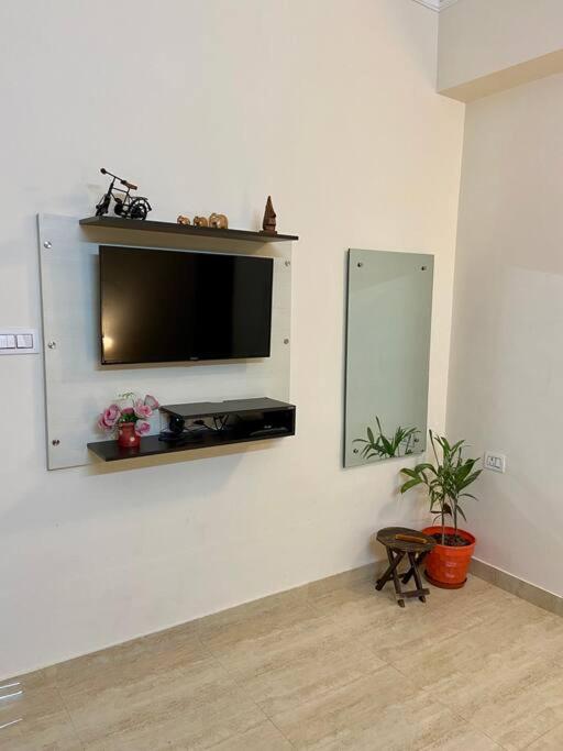 blue heart home 1bhk luxury and cosy flat in tapovan