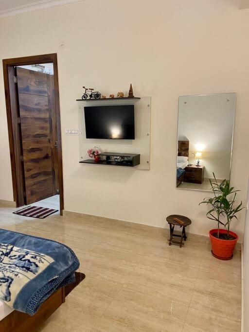 blue heart home 1bhk luxury and cosy flat in tapovan