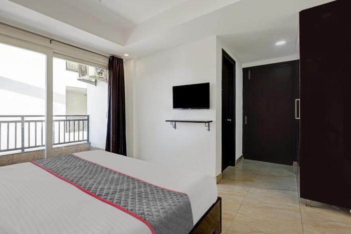 super townhouse tipsyy near bestech central square mall