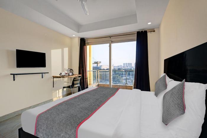 super townhouse tipsyy near bestech central square mall