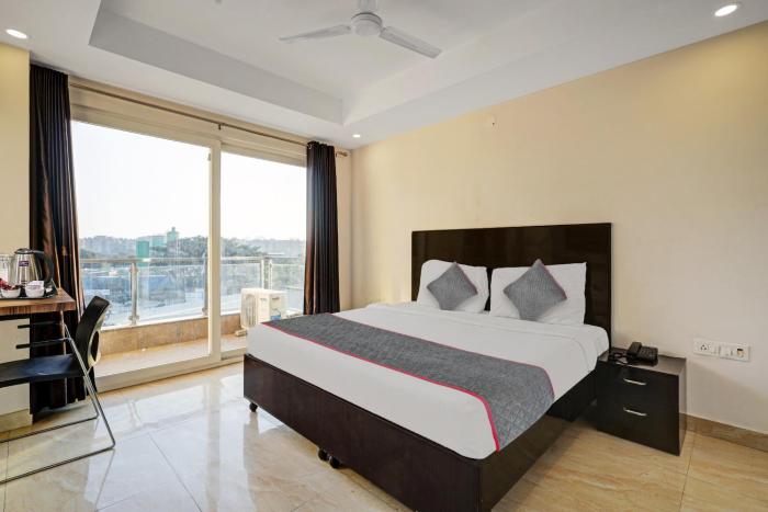 super townhouse tipsyy near bestech central square mall