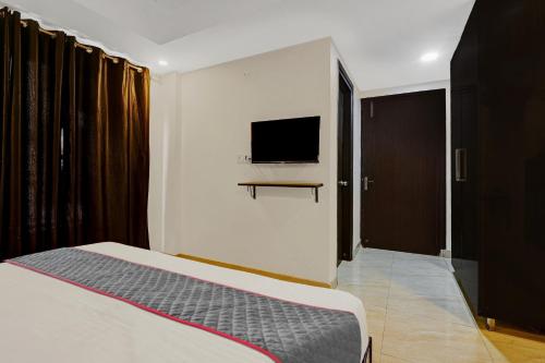 super townhouse tipsyy near bestech central square mall