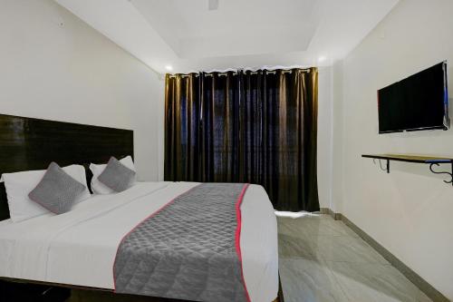 super townhouse tipsyy near bestech central square mall