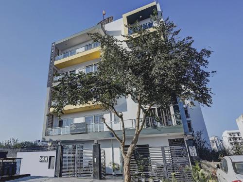 super townhouse tipsyy near bestech central square mall