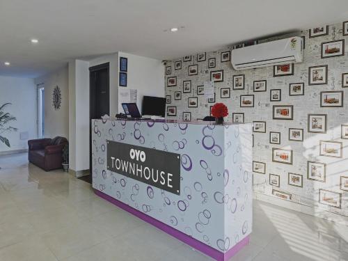 super townhouse tipsyy near bestech central square mall