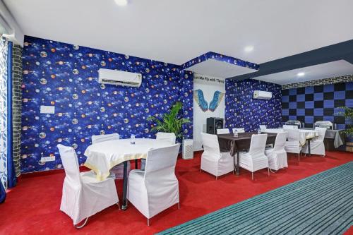 super townhouse tipsyy near bestech central square mall