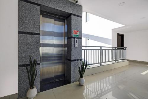 super townhouse tipsyy near bestech central square mall