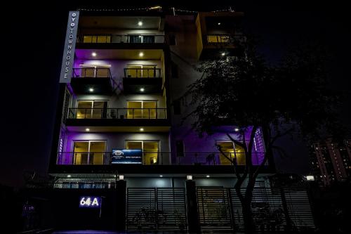 super townhouse tipsyy near bestech central square mall