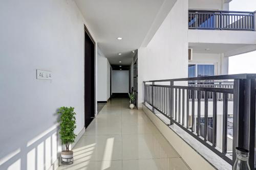 super townhouse tipsyy near bestech central square mall