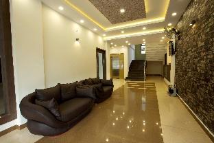 royal plaza glitz inn