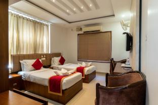 royal plaza glitz inn