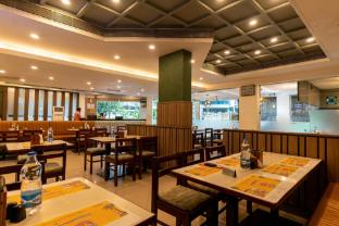 royal plaza glitz inn