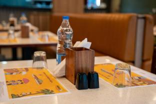 royal plaza glitz inn