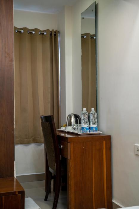 royal plaza glitz inn