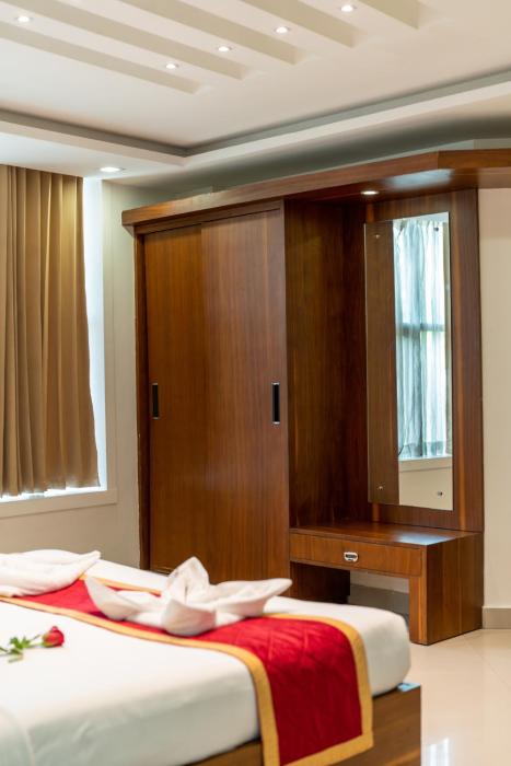 royal plaza glitz inn