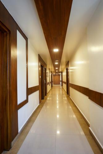 royal plaza glitz inn