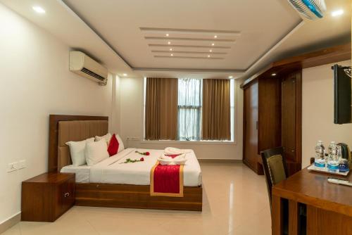 royal plaza glitz inn