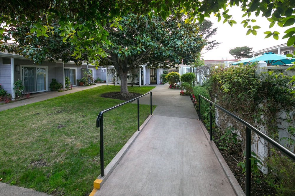 monterey bay lodge