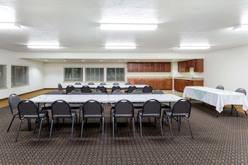 super 8 by wyndham montpelier
