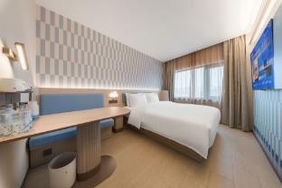 hanting hotel shanghai huaihai zhong road metro station