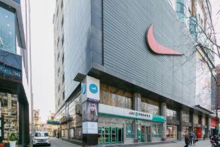 hanting hotel shanghai huaihai zhong road metro station
