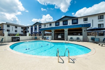 Clarion Pointe,,3 star
