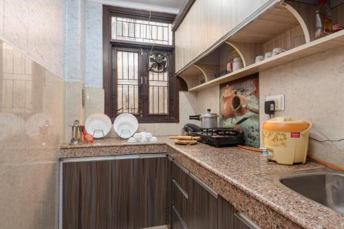 ugf cozy flats bnb 2 bhk flat near airport delhi