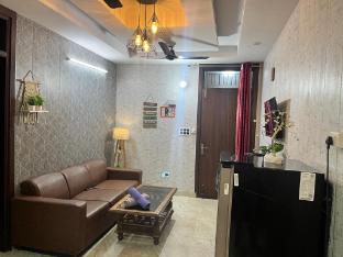 ugf cozy flats bnb 2 bhk flat near airport delhi