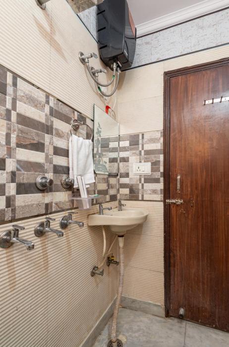 ugf cozy flats bnb 2 bhk flat near airport delhi