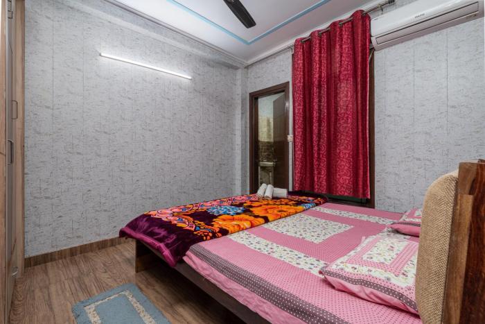ugf cozy flats bnb 2 bhk flat near airport delhi