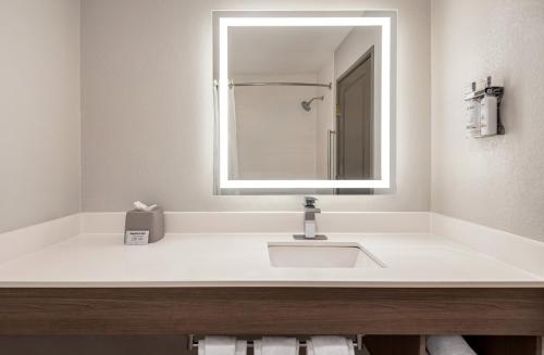 holiday inn express morgantown by ihg