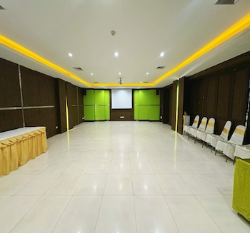 capital o 75514 vasidtee city hotel