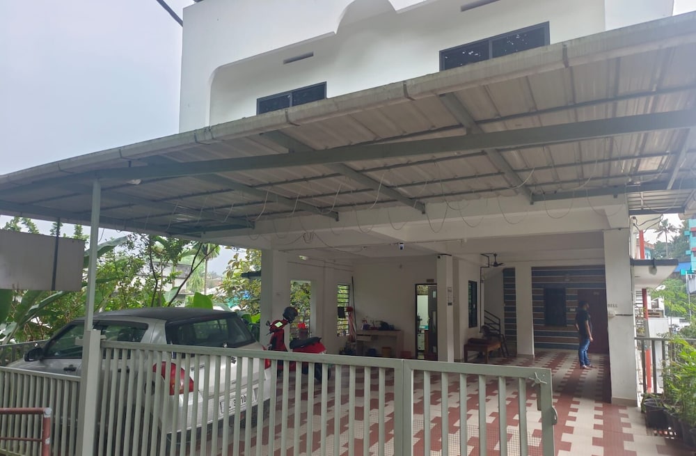 nirupama hotel aluva