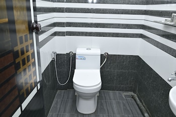 nirupama hotel aluva